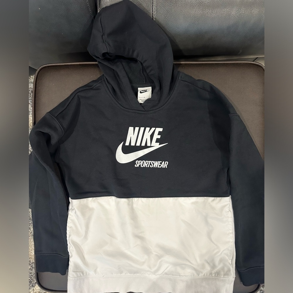 Nike youth Large sweatshirt